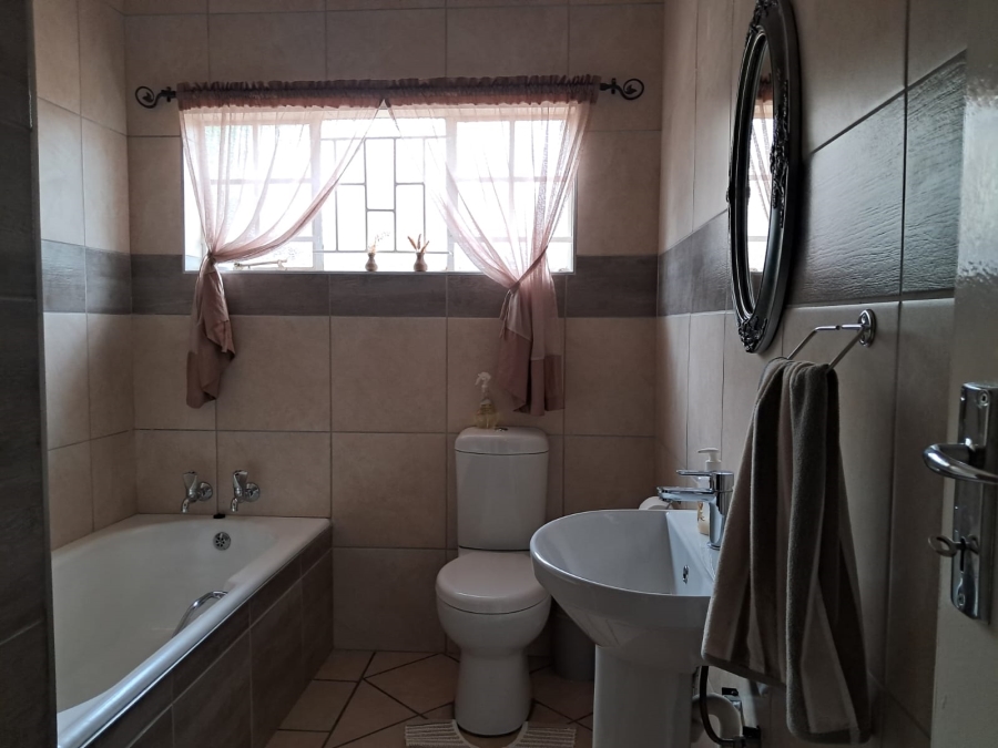 4 Bedroom Property for Sale in Safari Gardens North West